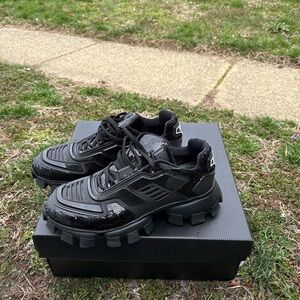 Men's Black Athletic Shoes